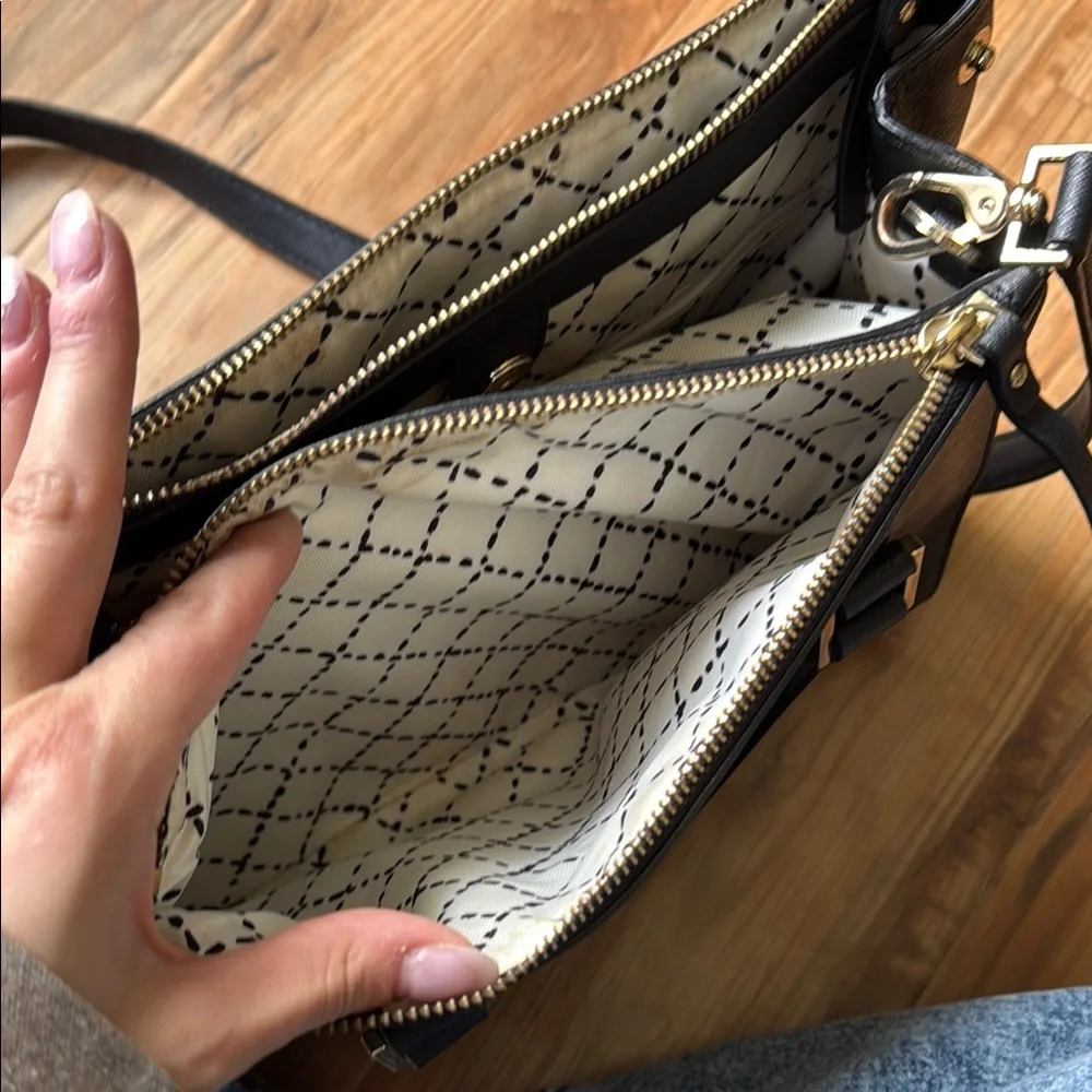 Kate Spade Black Crossbody Bag with Structured Design - Picture 7 of 7